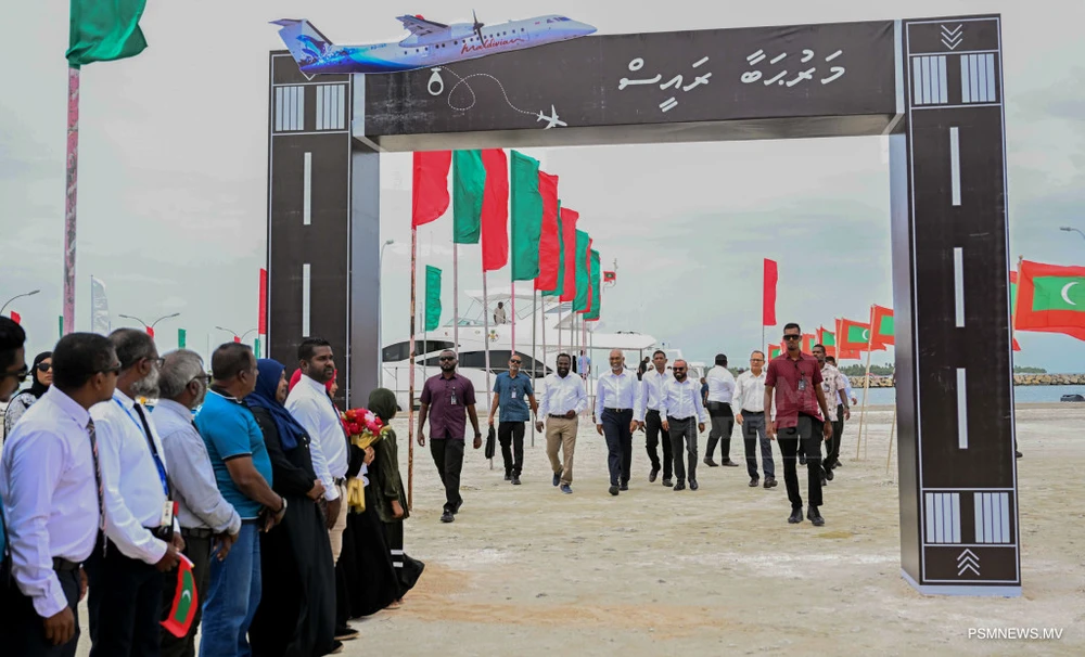 ލ. އަތޮޅުގެ 11 ރަށަކަށް ކުރެއްވި ދަތުރުފުޅު ނިންމަވާލެއްވުމަށްފަހު ރައީސް މާލެ ވަޑައިގެންފި